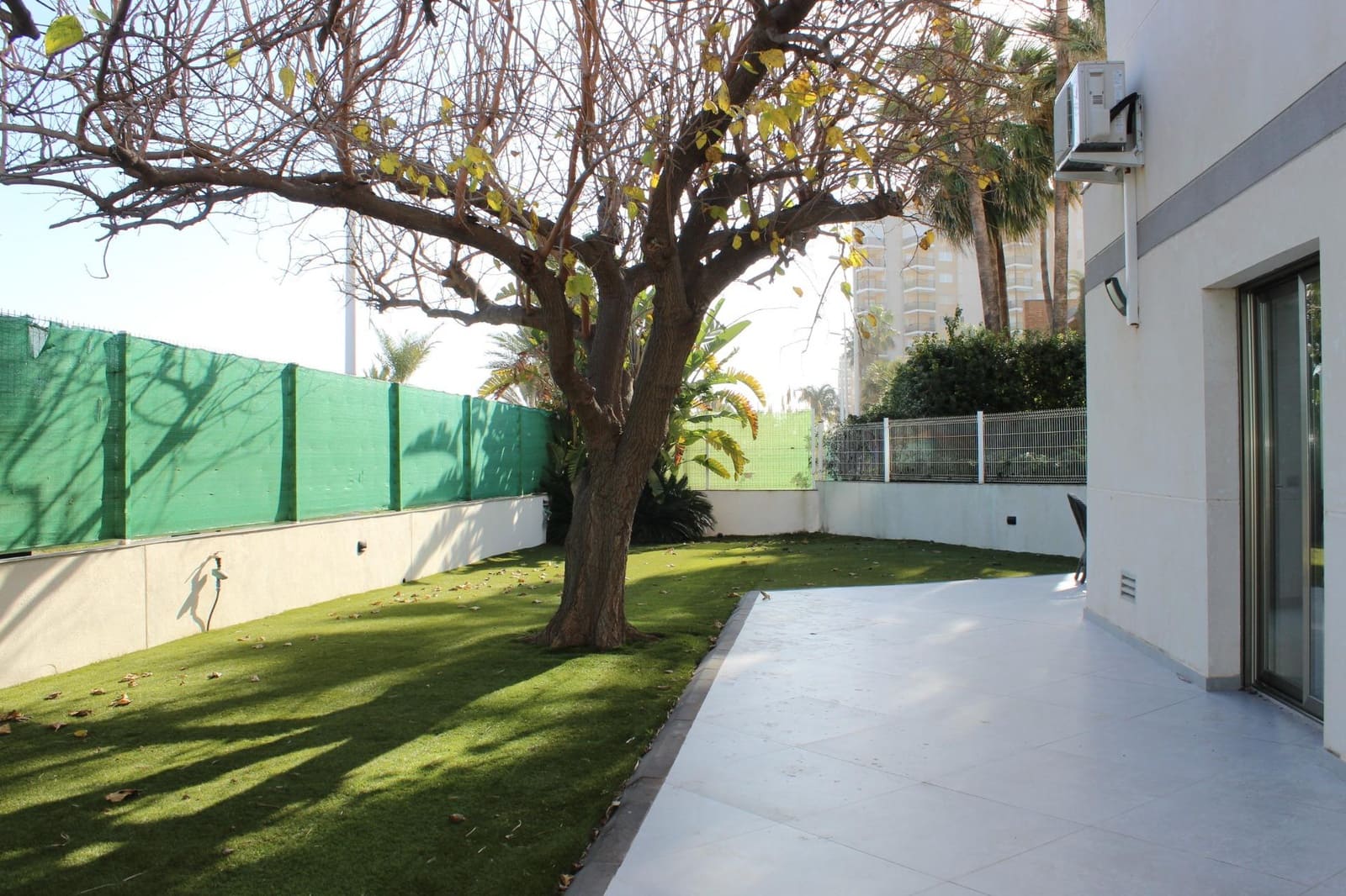 4 soveværelse Semi-Rækkehus til salg i Gandia med garage - € 800.000 (Ref: 8938677)