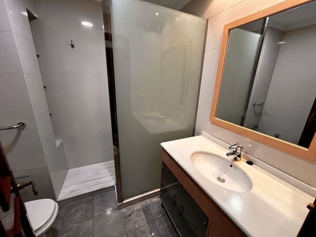 3 quarto Apartamento para arrendar em Tavernes de la Valldigna - 700 € (Ref: 8979061)