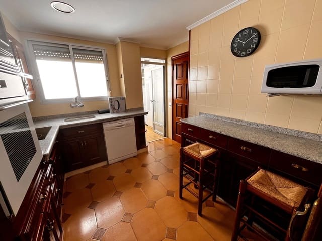 3 quarto Apartamento para arrendar em Tavernes de la Valldigna - 700 € (Ref: 8979061)