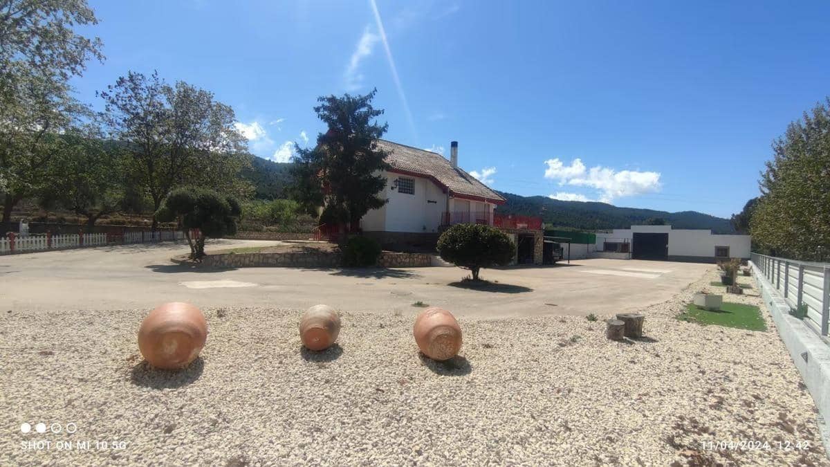 4 soveværelse Villa til salg i Ibi med garage - € 400.000 (Ref: 8994079)