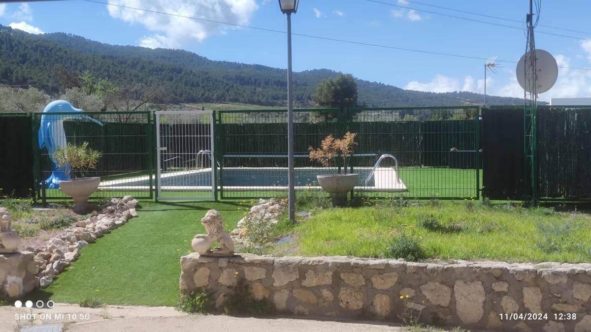 4 soveværelse Villa til salg i Ibi med garage - € 400.000 (Ref: 8994079)