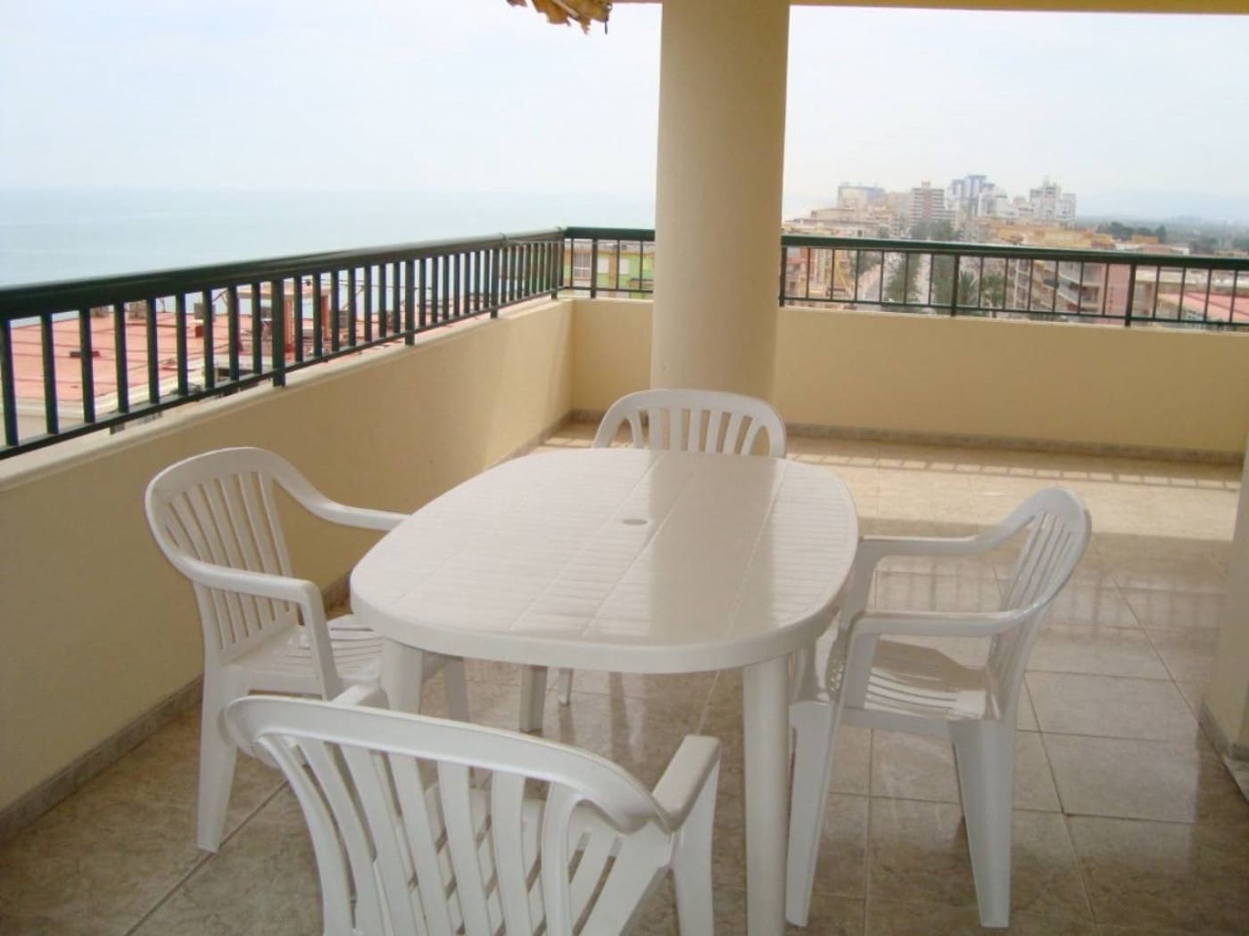 3 slaapkamer Appartement voor vakantieverhuur in Tavernes de la Valldigna met zwembad - € 880 (Ref: 8999409)