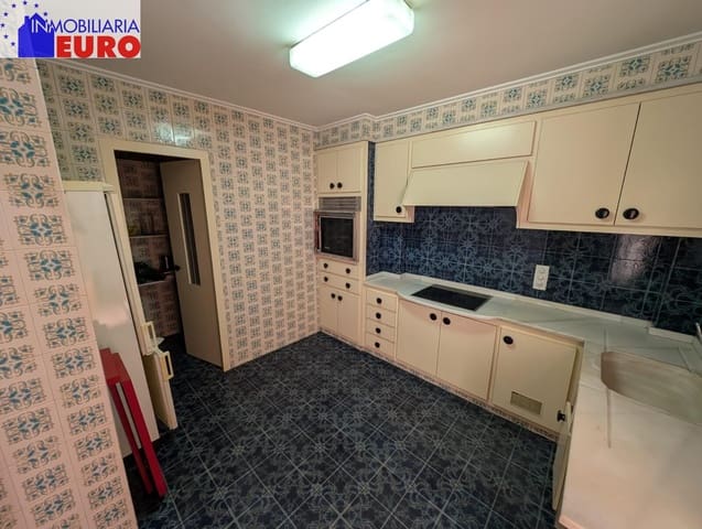 5 bedroom Flat for sale in Tavernes de la Valldigna - € 149,000 (Ref: 9048676)