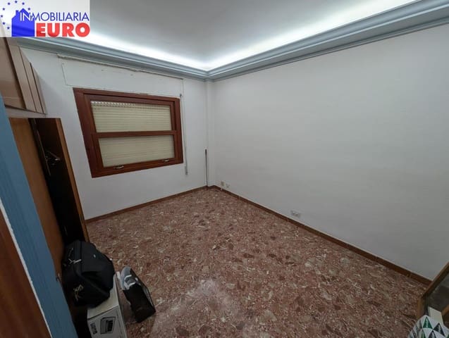 5 bedroom Flat for sale in Tavernes de la Valldigna - € 149,000 (Ref: 9048676)