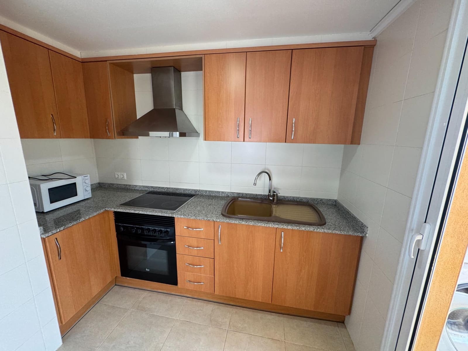 2 slaapkamer Appartement te huur in Tavernes de la Valldigna met zwembad - € 800 (Ref: 9114050)
