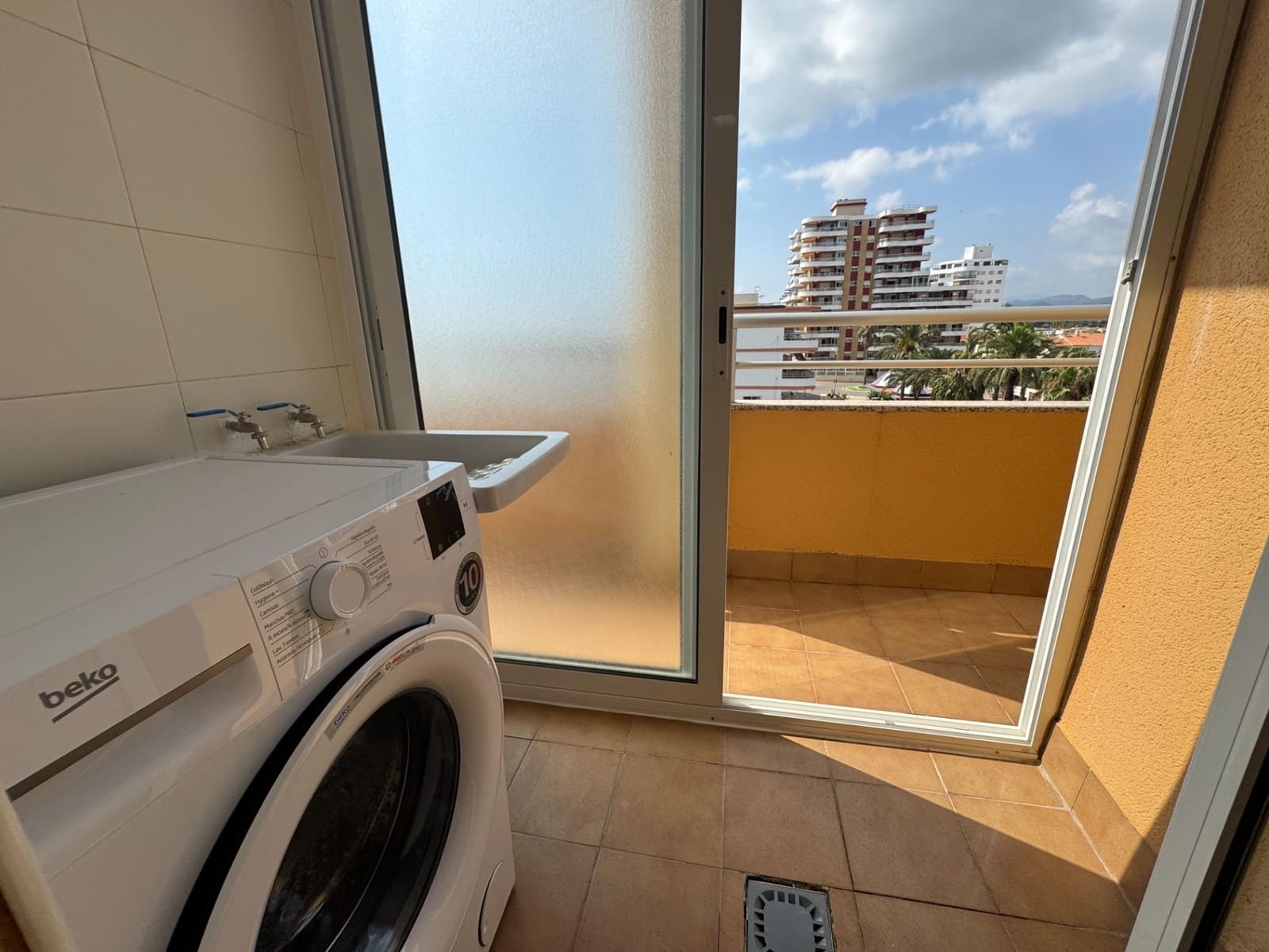 2 slaapkamer Appartement te huur in Tavernes de la Valldigna met zwembad - € 800 (Ref: 9114050)