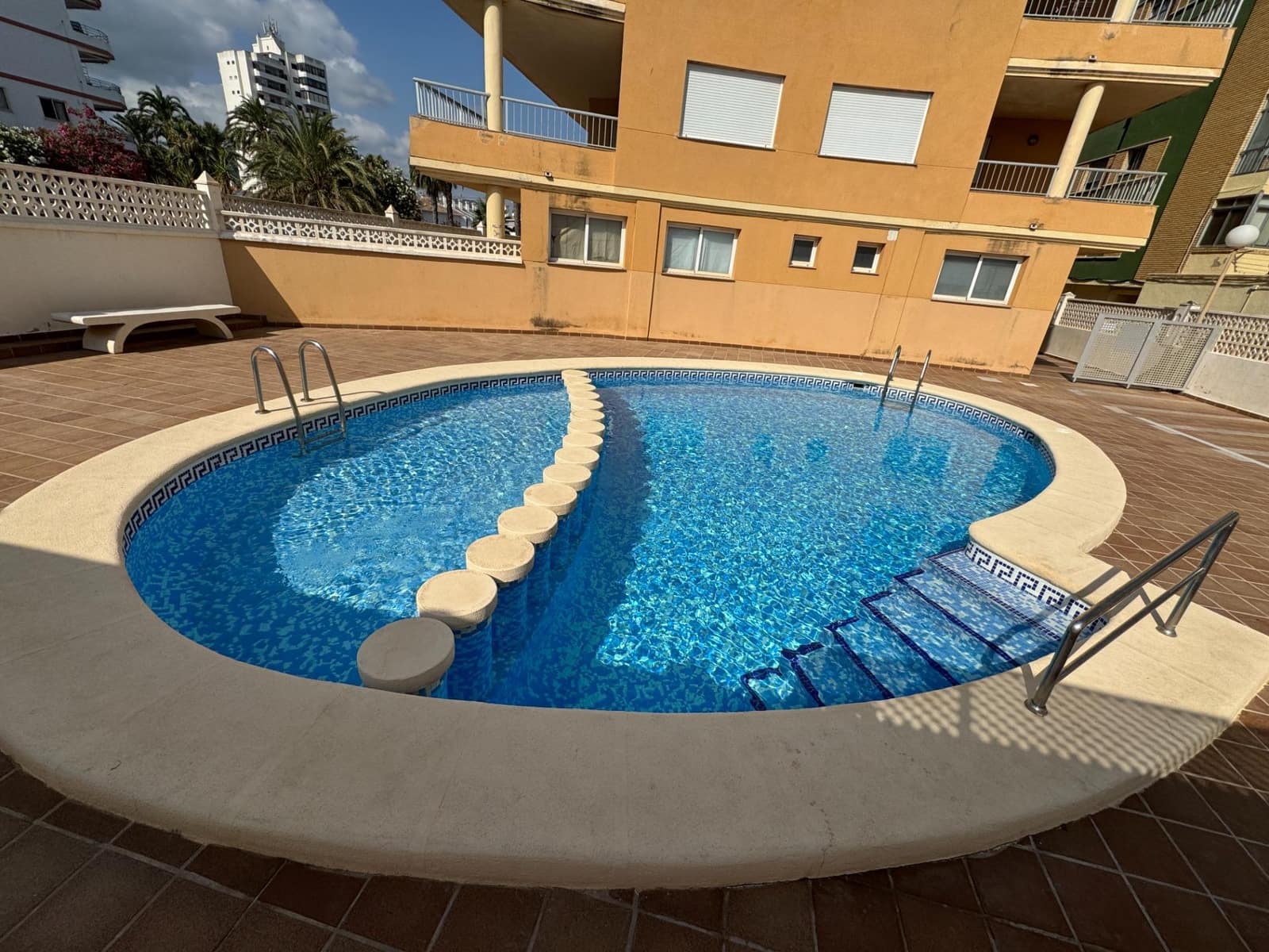 2 slaapkamer Appartement te huur in Tavernes de la Valldigna met zwembad - € 800 (Ref: 9114050)