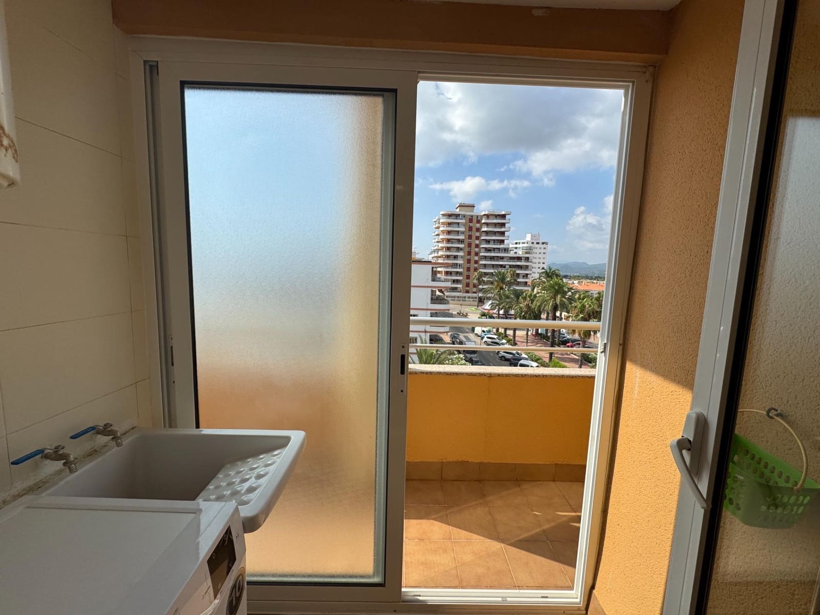 2 slaapkamer Appartement te huur in Tavernes de la Valldigna met zwembad - € 800 (Ref: 9114050)