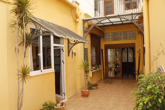 11 chambre Villa/Maison Mitoyenne à vendre à Tavernes de la Valldigna avec garage - 299 000 € (Ref: 9159383)