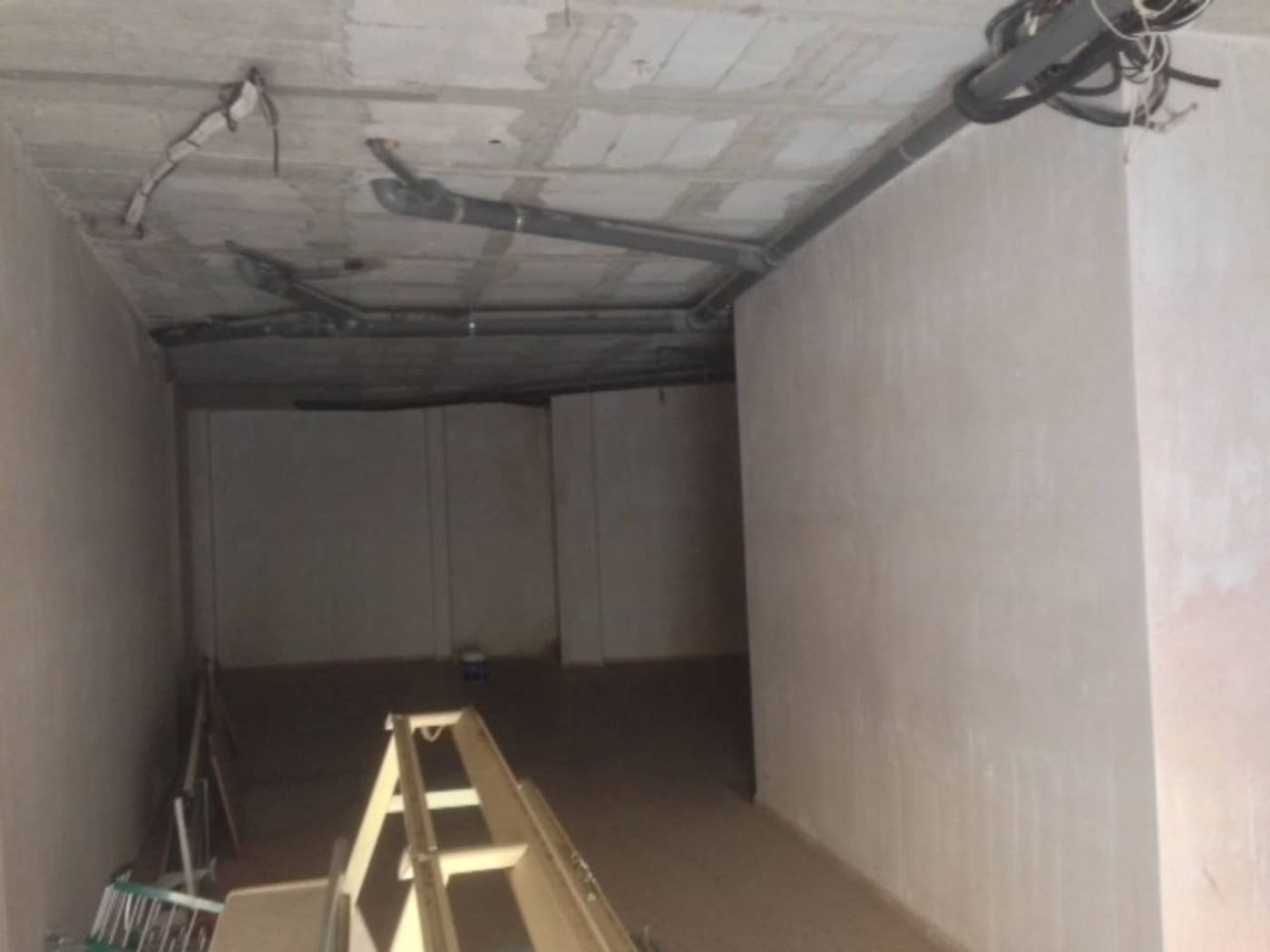 Comercial para arrendar em Tavernes de la Valldigna - 400 € (Ref: 9163660)