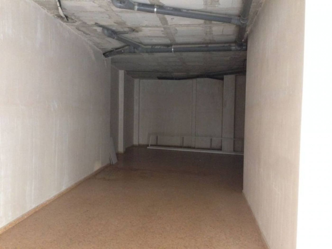 Comercial para arrendar em Tavernes de la Valldigna - 400 € (Ref: 9163660)