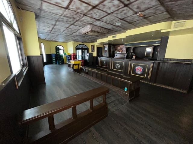 Commercieel te huur in Tavernes de la Valldigna - € 600 (Ref: 9185279)