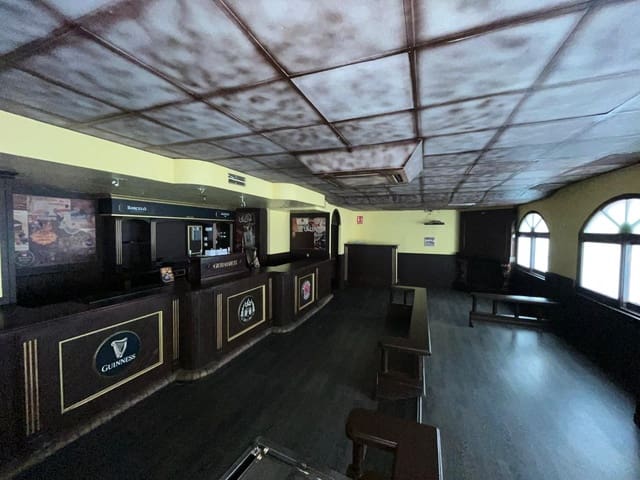 Commercieel te huur in Tavernes de la Valldigna - € 600 (Ref: 9185279)