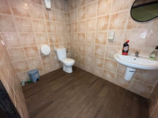 Commercieel te huur in Tavernes de la Valldigna - € 600 (Ref: 9185279)