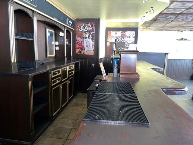 Commercieel te huur in Tavernes de la Valldigna - € 600 (Ref: 9185279)