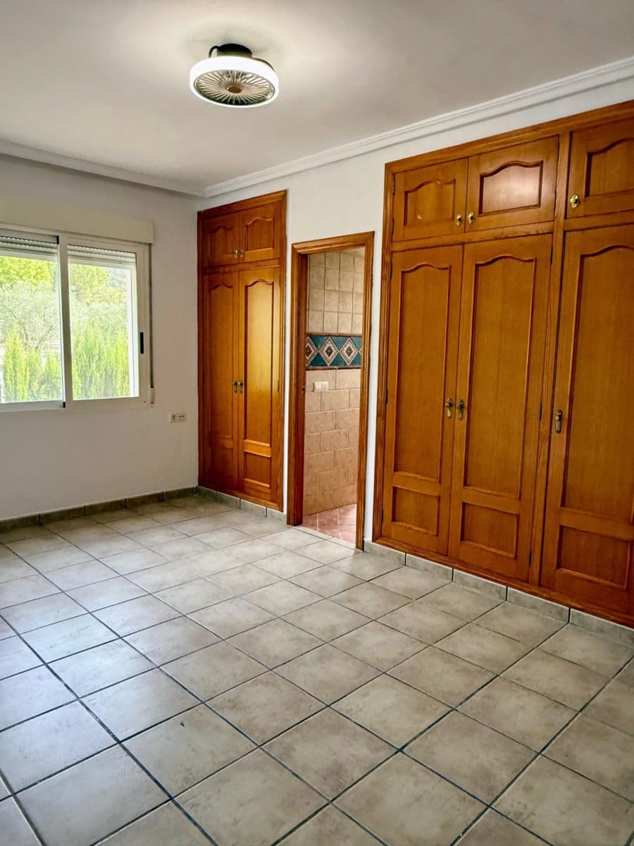 3 bedroom Villa for sale in Alcoy / Alcoi with pool - € 340,000 (Ref: 9264447)