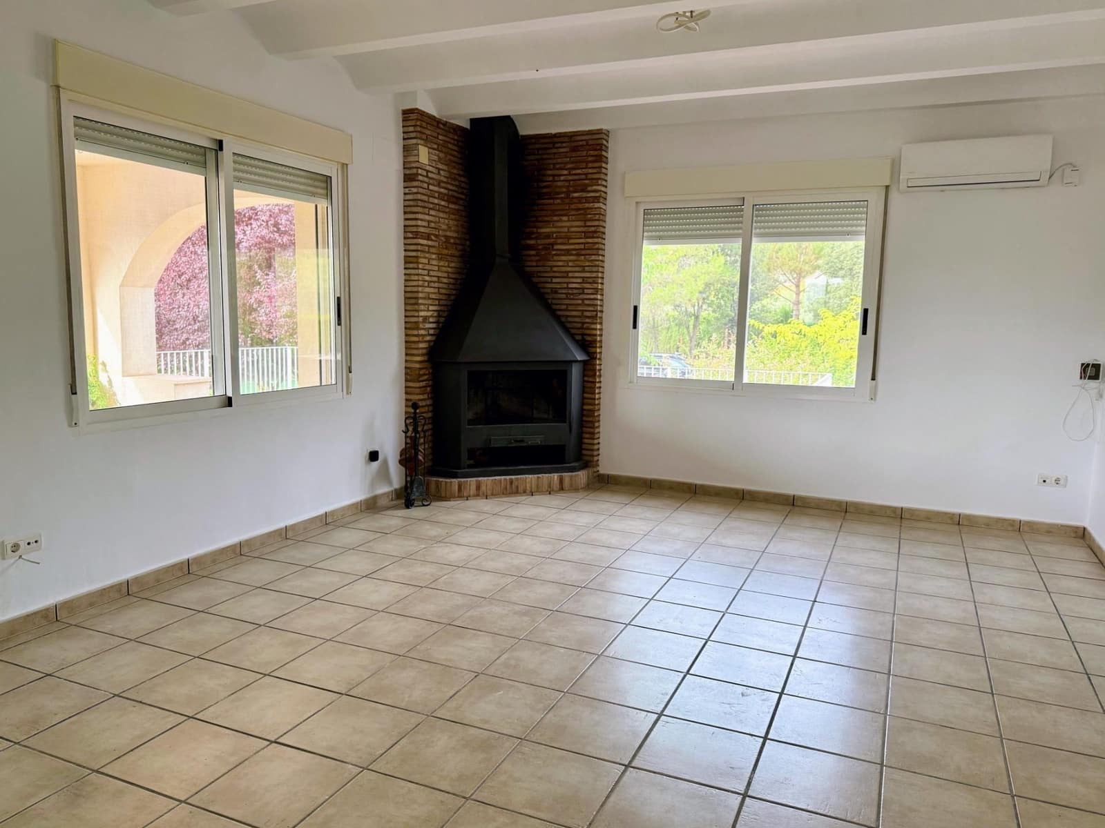 3 bedroom Villa for sale in Alcoy / Alcoi with pool - € 340,000 (Ref: 9264447)