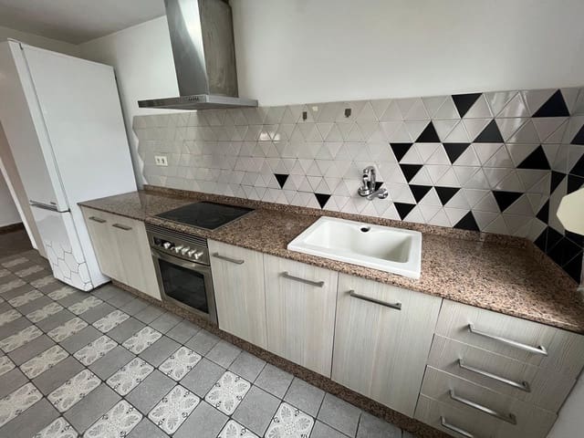 3 bedroom Flat for sale in Tavernes de la Valldigna with garage - € 118,000 (Ref: 9373815)