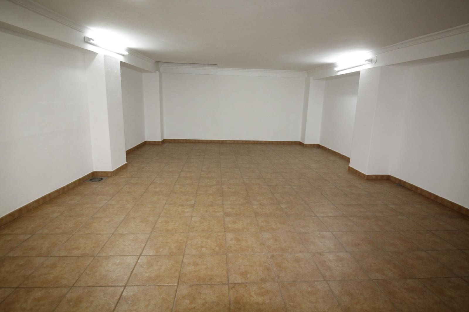 Commercial for rent in Tavernes de la Valldigna - € 450 (Ref: 9488714)