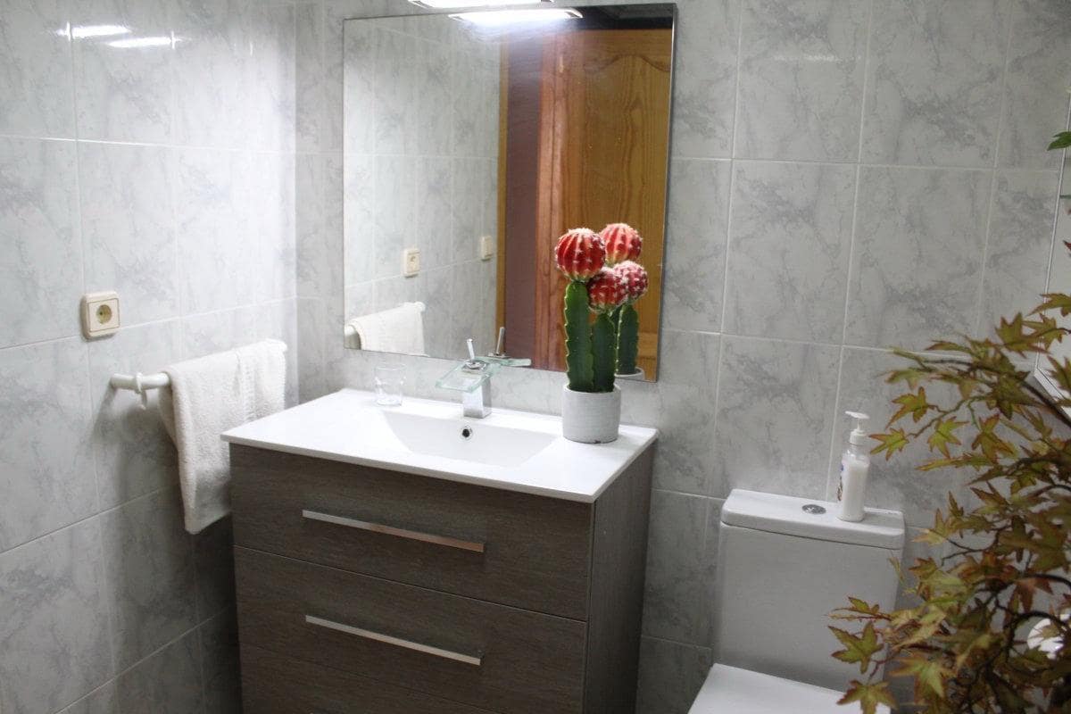 4 bedroom Apartment for sale in Tavernes de la Valldigna with pool - € 270,000 (Ref: 9491445)