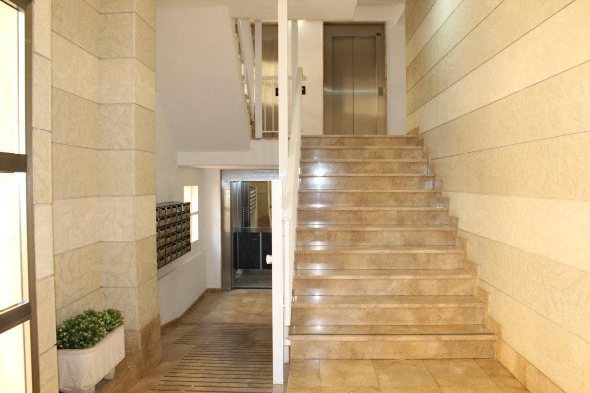 4 bedroom Apartment for sale in Tavernes de la Valldigna with pool - € 270,000 (Ref: 9491445)