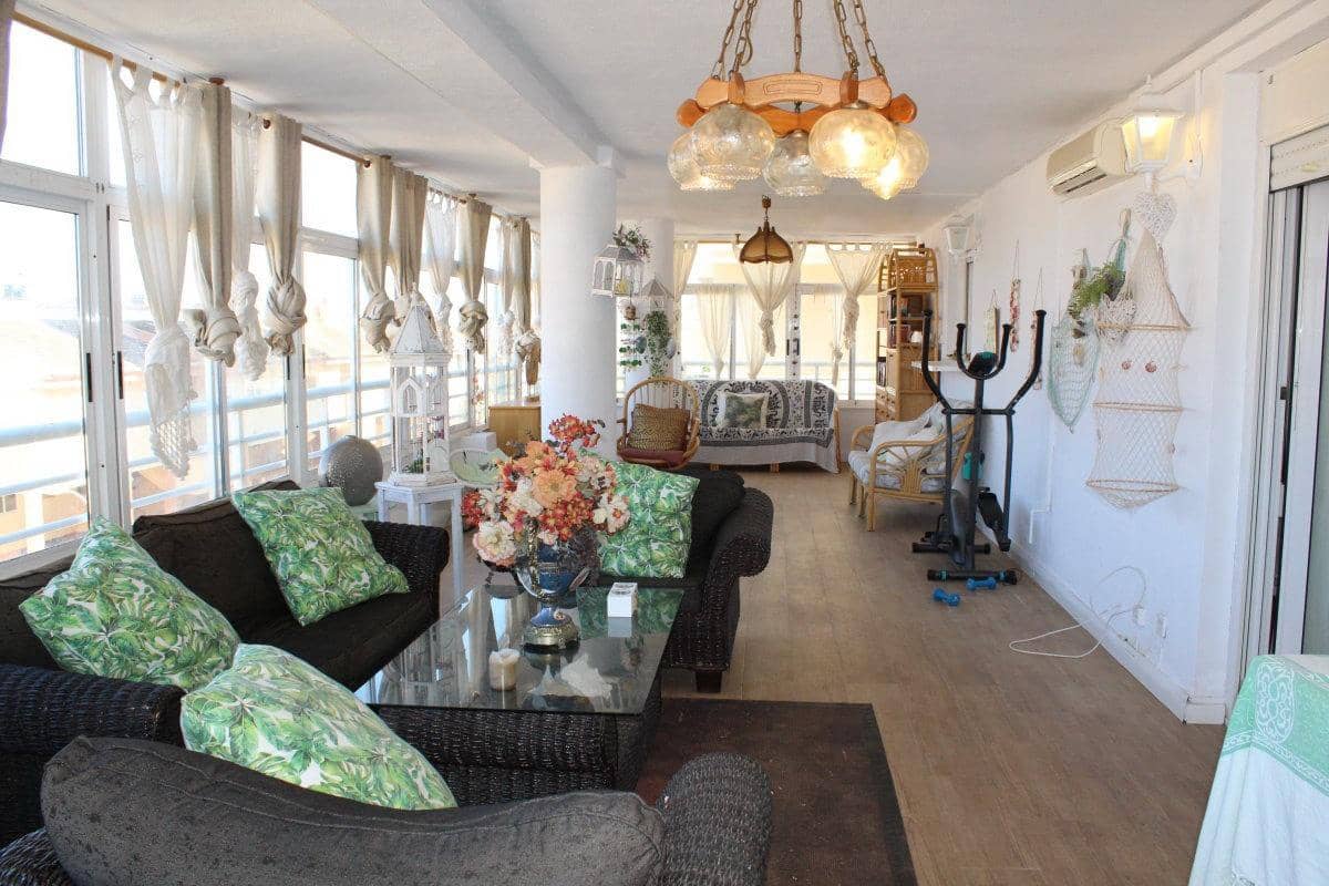 4 bedroom Apartment for sale in Tavernes de la Valldigna with pool - € 270,000 (Ref: 9491445)