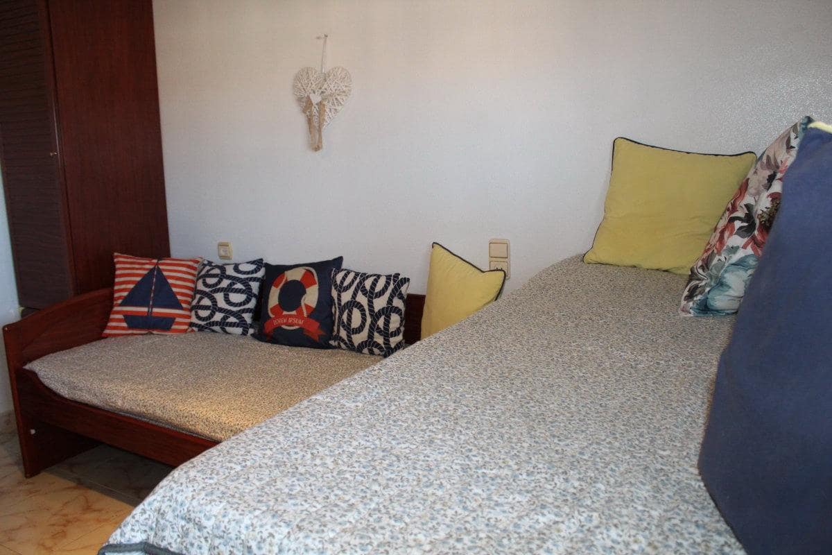 4 bedroom Apartment for sale in Tavernes de la Valldigna with pool - € 270,000 (Ref: 9491445)