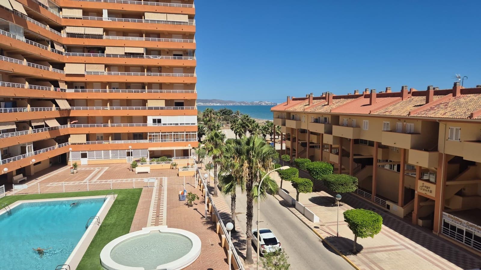 4 bedroom Apartment for sale in Tavernes de la Valldigna with pool - € 270,000 (Ref: 9491445)