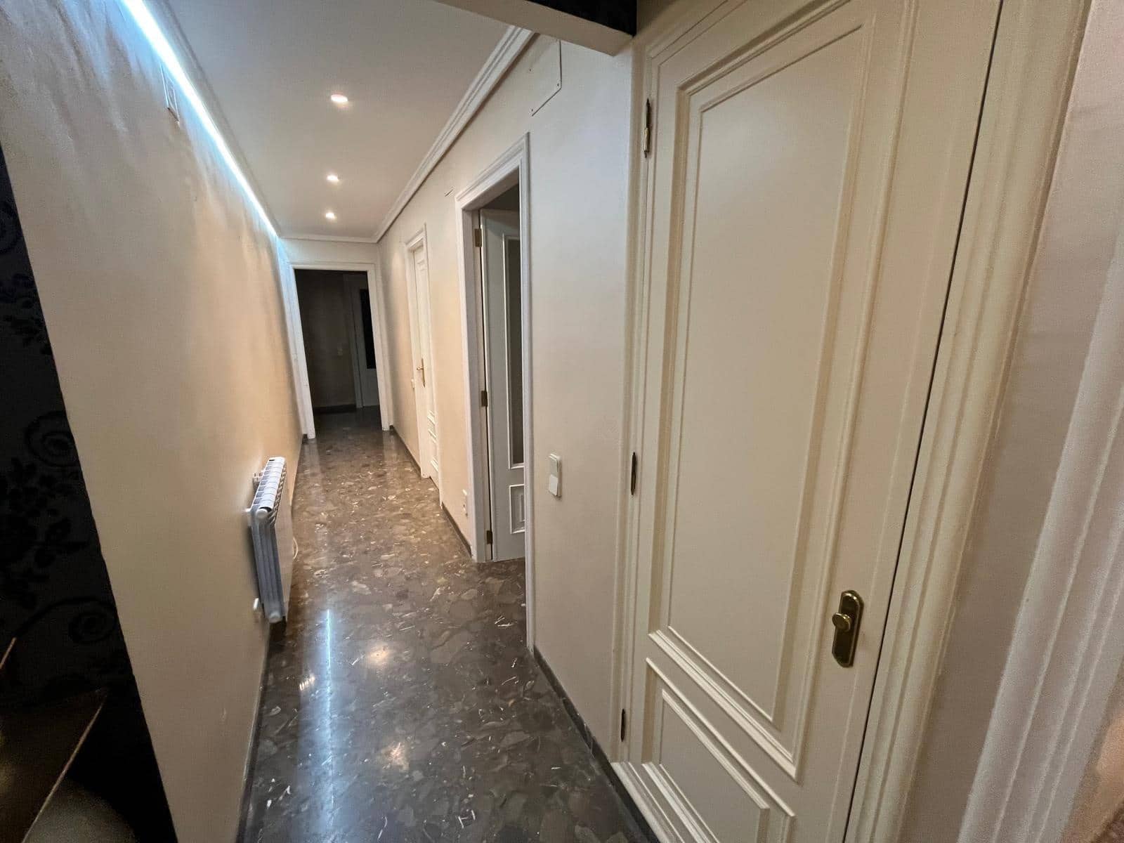 3 slaapkamer Flat te huur in Tavernes de la Valldigna - € 850 (Ref: 9548142)