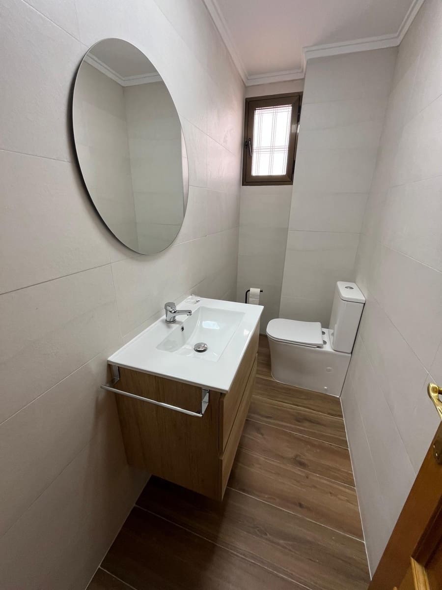 5 bedroom Flat for rent in Tavernes de la Valldigna - € 550 (Ref: 9568524)