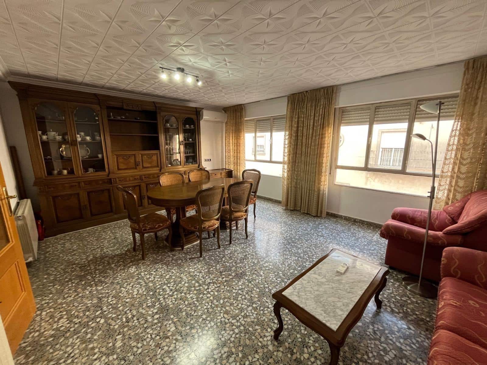 5 bedroom Flat for rent in Tavernes de la Valldigna - € 550 (Ref: 9568524)