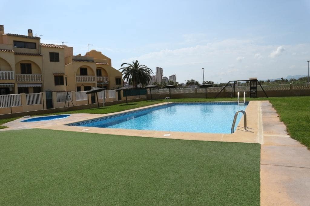 3 quarto Moradia em Banda para venda em Tavernes de la Valldigna com piscina garagem - 230 000 € (Ref: 9591216)