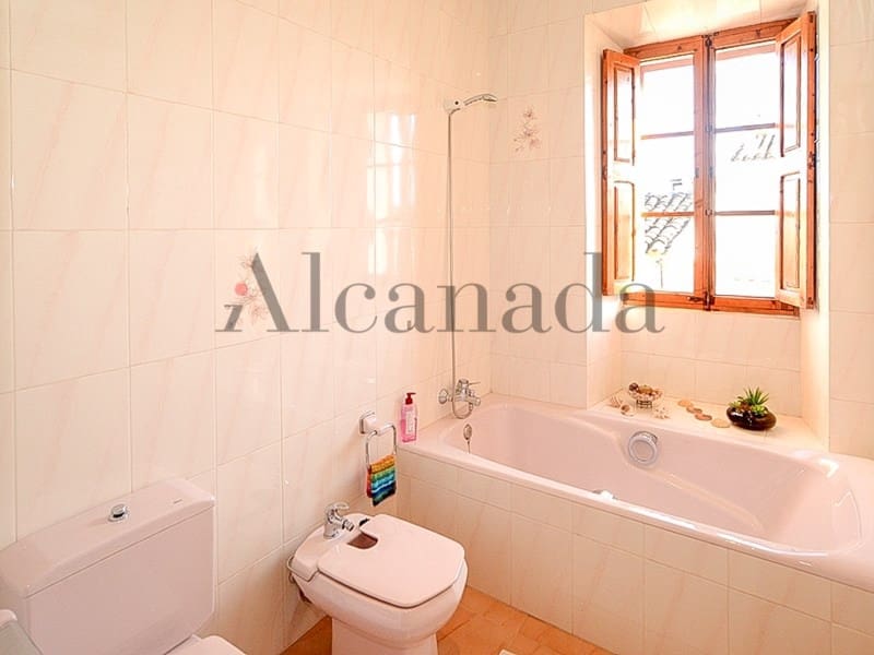 5 bedroom Townhouse for sale in Sencelles - € 530,000 (Ref: 3112210)