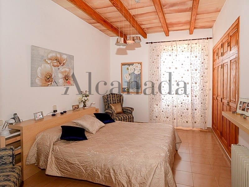 5 bedroom Townhouse for sale in Sencelles - € 530,000 (Ref: 3112210)