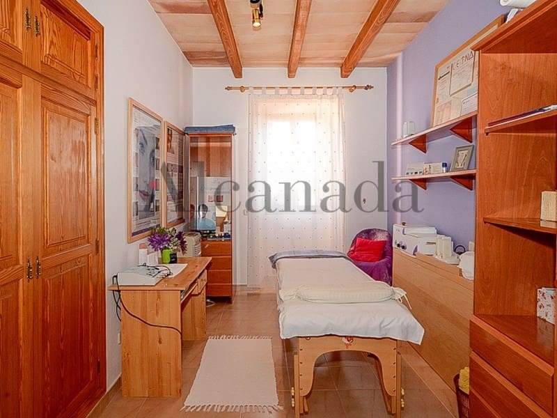 5 bedroom Townhouse for sale in Sencelles - € 530,000 (Ref: 3112210)