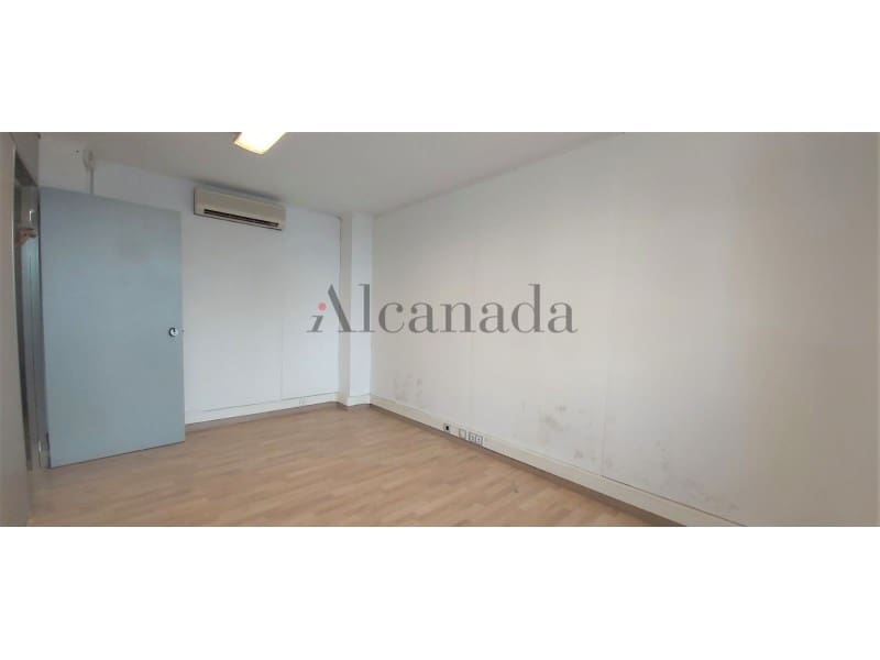 Erhverv til salg i Palma de Mallorca - € 250.000 (Ref: 4715696)