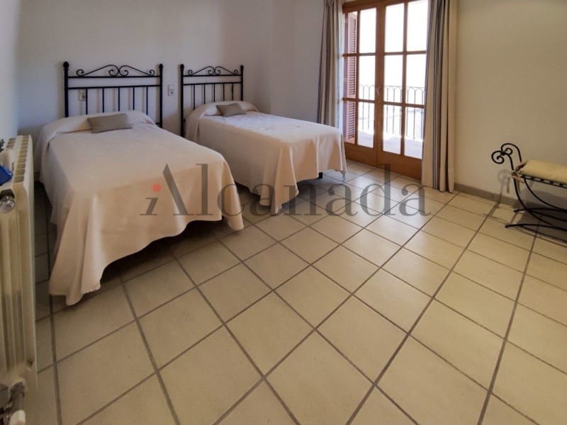 6 soveværelse Byhus til salg i Mancor de la Vall med garage - € 990.000 (Ref: 6699666)