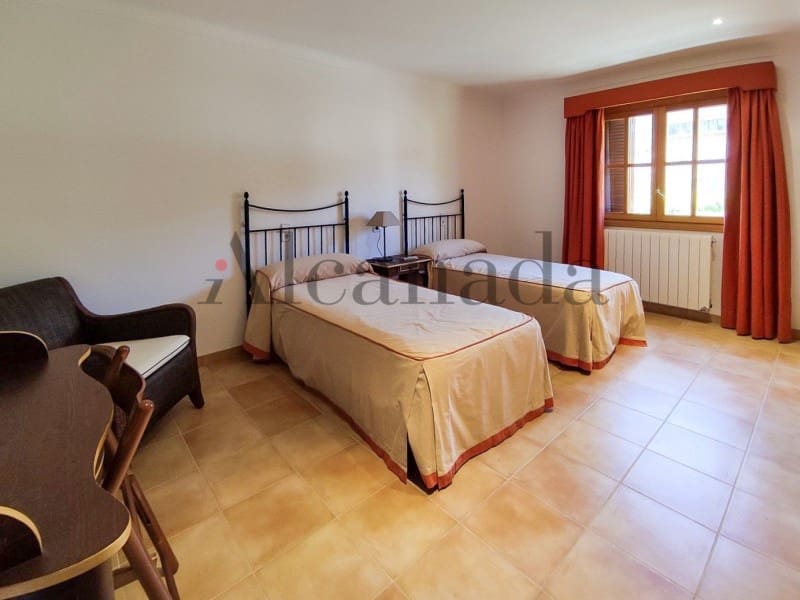 6 soveværelse Byhus til salg i Mancor de la Vall med garage - € 990.000 (Ref: 6699666)