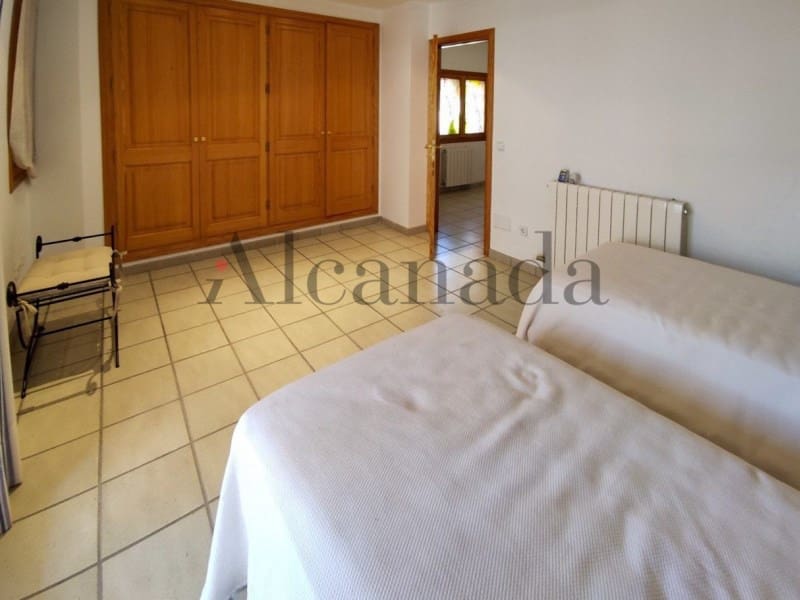 6 soveværelse Byhus til salg i Mancor de la Vall med garage - € 990.000 (Ref: 6699666)