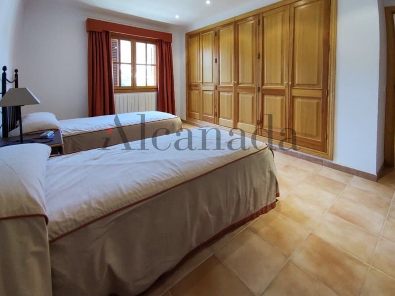 6 soveværelse Byhus til salg i Mancor de la Vall med garage - € 990.000 (Ref: 6699666)