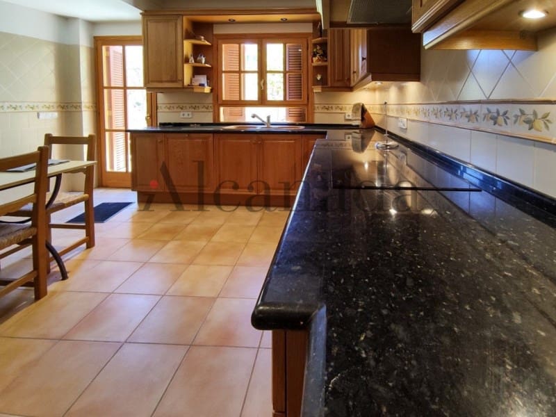 6 soveværelse Byhus til salg i Mancor de la Vall med garage - € 990.000 (Ref: 6699666)