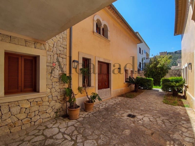 6 soveværelse Byhus til salg i Mancor de la Vall med garage - € 990.000 (Ref: 6699666)