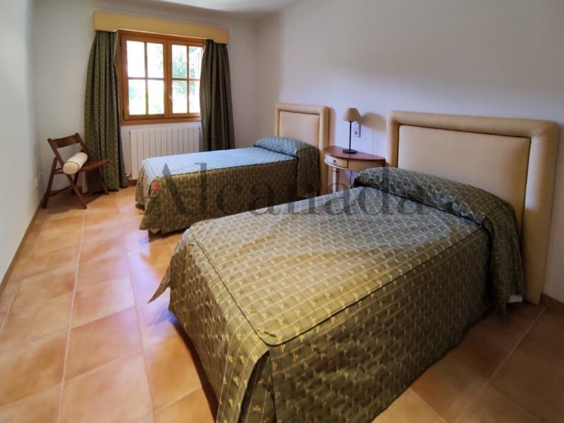 6 soveværelse Byhus til salg i Mancor de la Vall med garage - € 990.000 (Ref: 6699666)