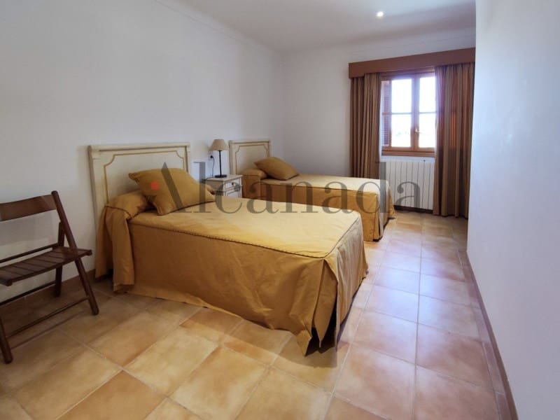 6 soveværelse Byhus til salg i Mancor de la Vall med garage - € 990.000 (Ref: 6699666)