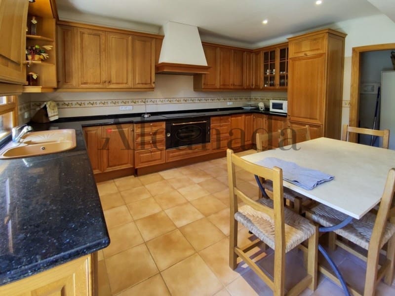 6 soveværelse Byhus til salg i Mancor de la Vall med garage - € 990.000 (Ref: 6699666)