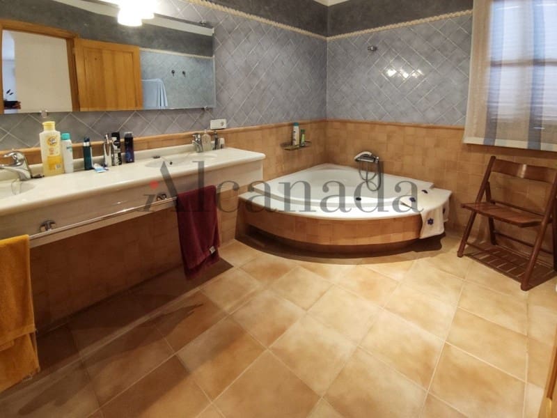 6 soveværelse Byhus til salg i Mancor de la Vall med garage - € 990.000 (Ref: 6699666)