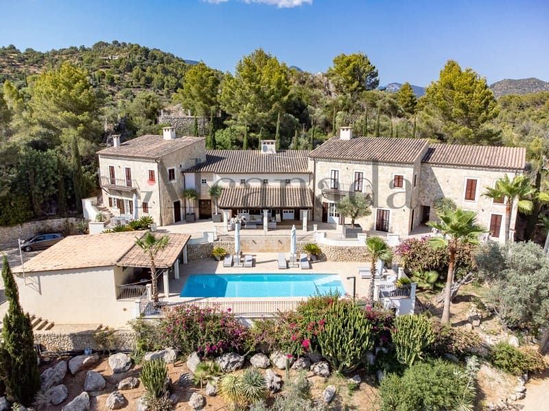 6 soveværelse Villa til salg i Alaro med swimmingpool garage - € 6.800.000 (Ref: 6989485)