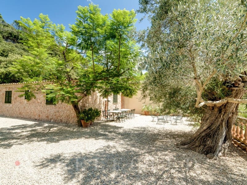 12 soveværelse Villa til salg i Bunyola med garage - € 6.950.000 (Ref: 7255402)