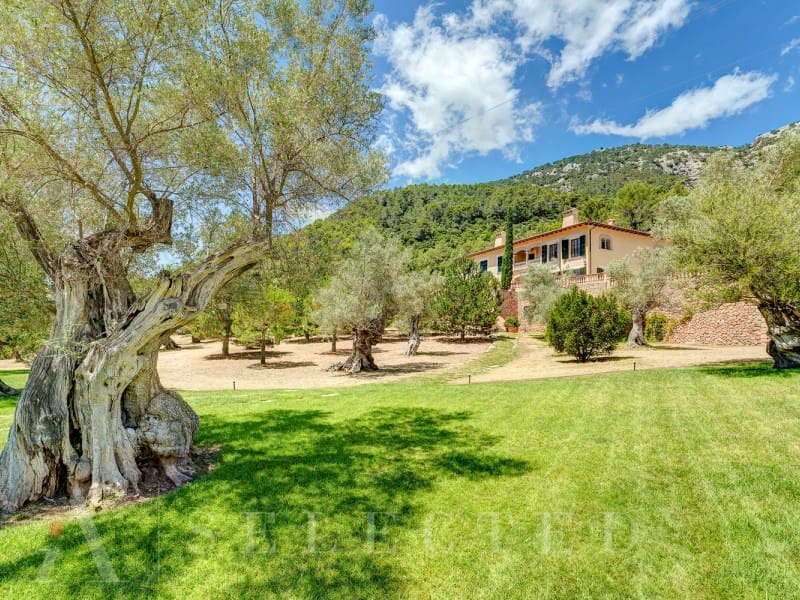 12 soveværelse Villa til salg i Bunyola med garage - € 6.950.000 (Ref: 7255402)