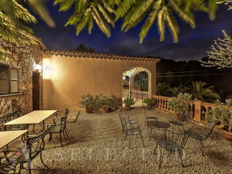 12 soveværelse Villa til salg i Bunyola med garage - € 6.950.000 (Ref: 7255402)